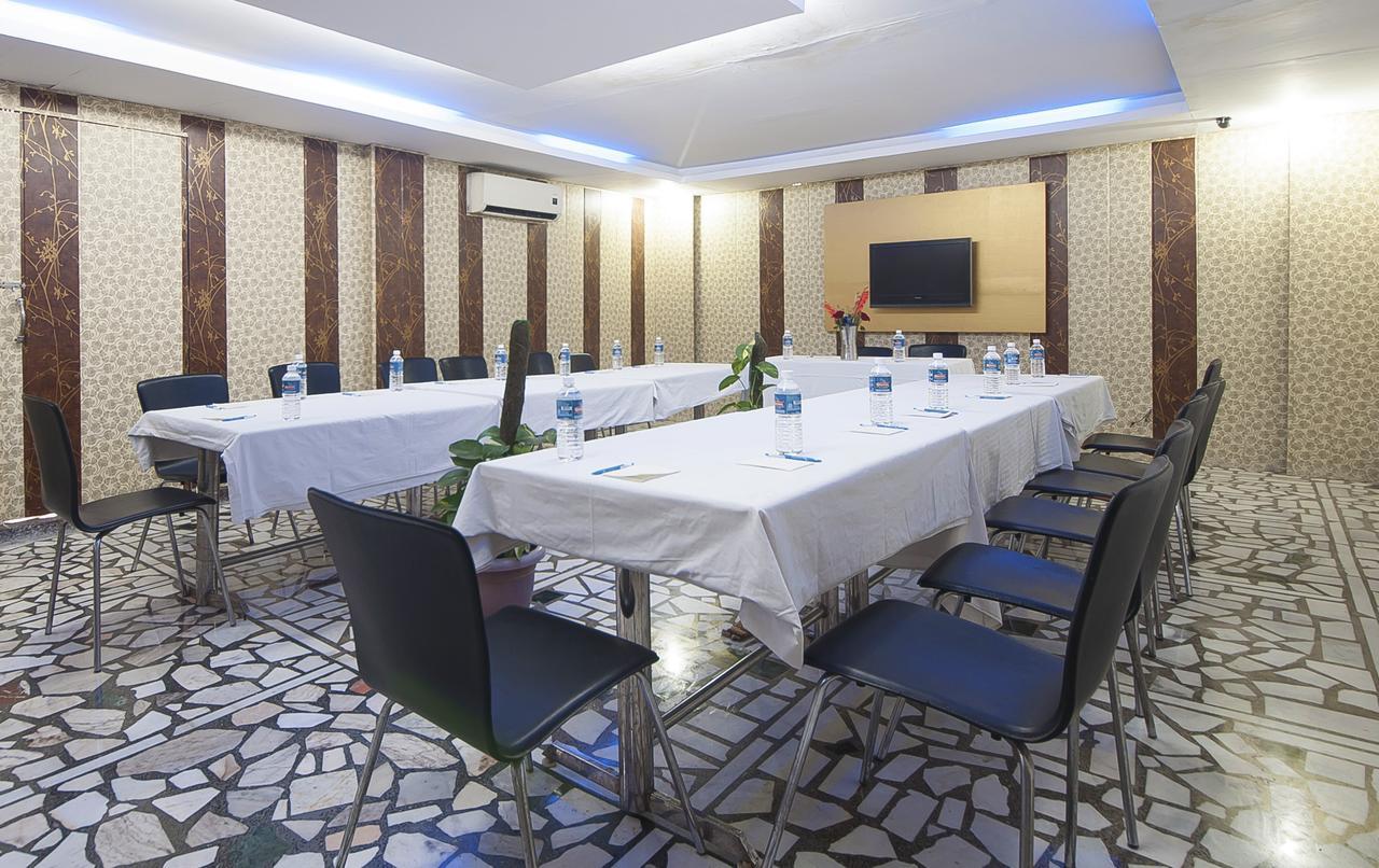 ניו דלהי Hotel Apra Inn מראה חיצוני תמונה