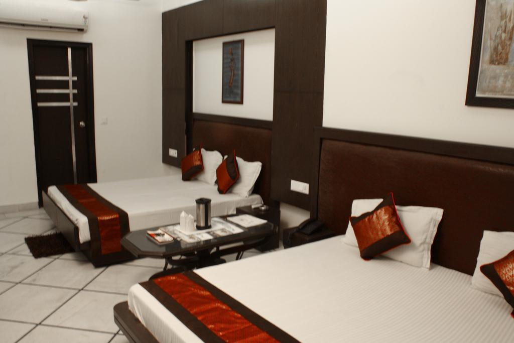 ניו דלהי Hotel Apra Inn מראה חיצוני תמונה