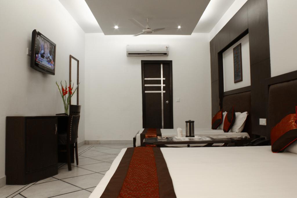 ניו דלהי Hotel Apra Inn מראה חיצוני תמונה